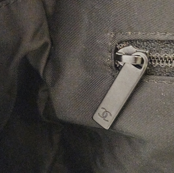 CHANEL 2002 Travel Ligne Monogram Tote Bag in Black Nylon - Picture 15 of 16